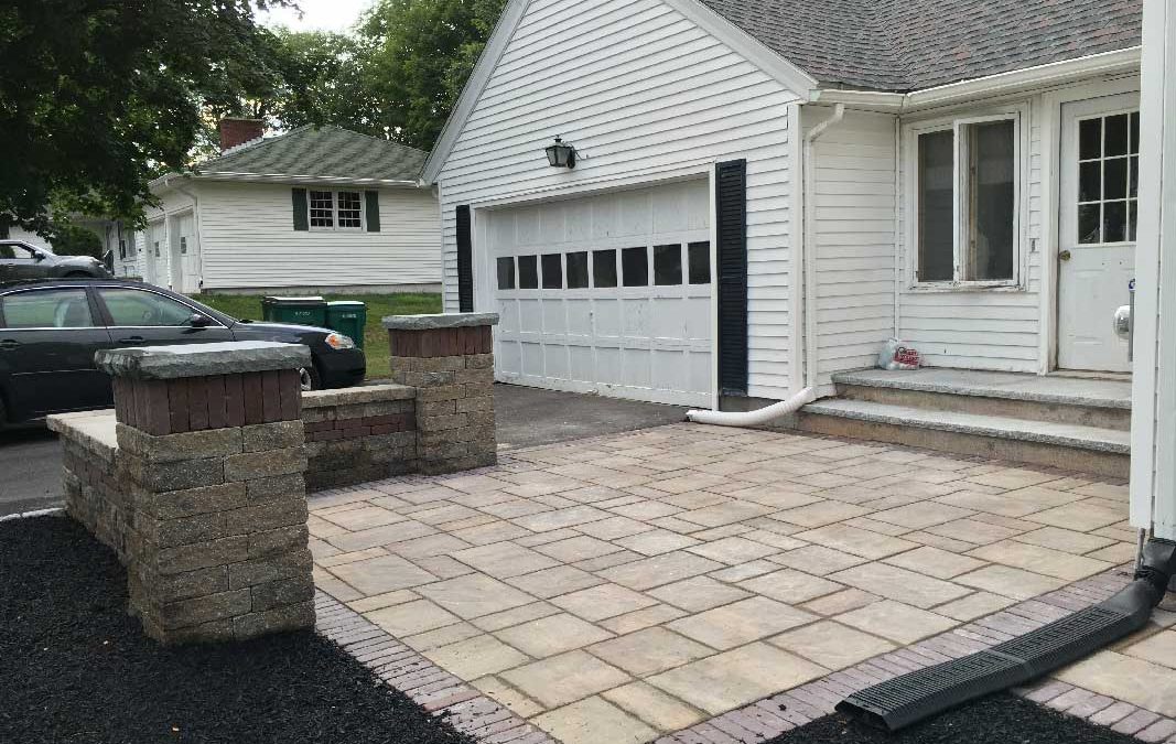 Front Yard & Courtyard